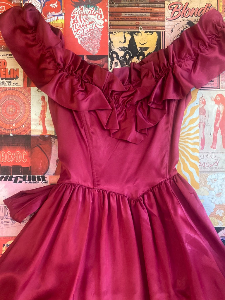 Wine gunne sax ruffle dress