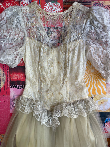 vintage gunne sax wedding dress 1970's Lace NOIROHIO ruffled hem Vintage Gunne Sax Scott McClintock